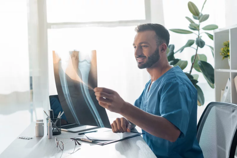 Jeden obraz, dwa spojrzenia – diagnostyka obrazowa w ortopedii